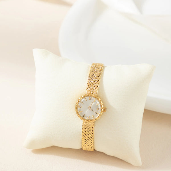 Magdalena – Gold watch with a narrow strap.
