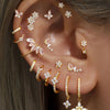 Eva-Marie – Pendientes dorados delicados con forma fluida.