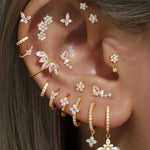 Eva-Marie – Pendientes dorados delicados con forma fluida.