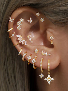 Eva-Marie – Delicate gold fluid-shaped earrings.
