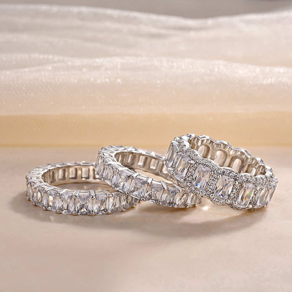 Leona – Anillo de diamante con tres filas brillantes.