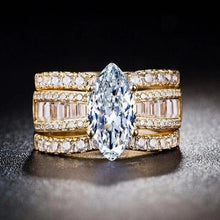 Veronika – Conjunto de anillos con diamantes y acentos dorados.