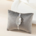 Theresa – Reloj dorado con esfera rectangular.