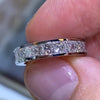 Maren – Anillo de cristal plateado con banda estrecha.