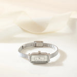 Theresa – Reloj dorado con esfera rectangular.