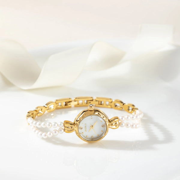 Johanna – Reloj dorado con borde de cristal.