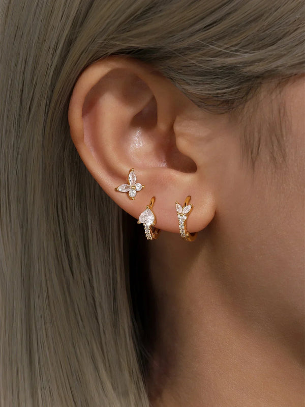 Eva-Marie – Pendientes dorados delicados con forma fluida.