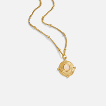 Annika - Delicate gold necklace with a square pendant.
