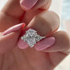Clarissa – Anillo de diamante con corte de gota en acabado dorado.