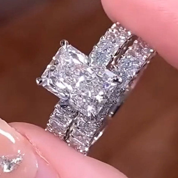 Kateřina – Anillo de diamante con un destacado corte baguette.