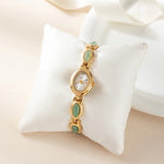 Clara – Reloj dorado con esfera alargada.