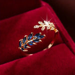 Aurelie – Anillo de oro rojo con piedra azul.
