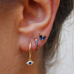 Leandra – Pendientes dorados con forma refinada.