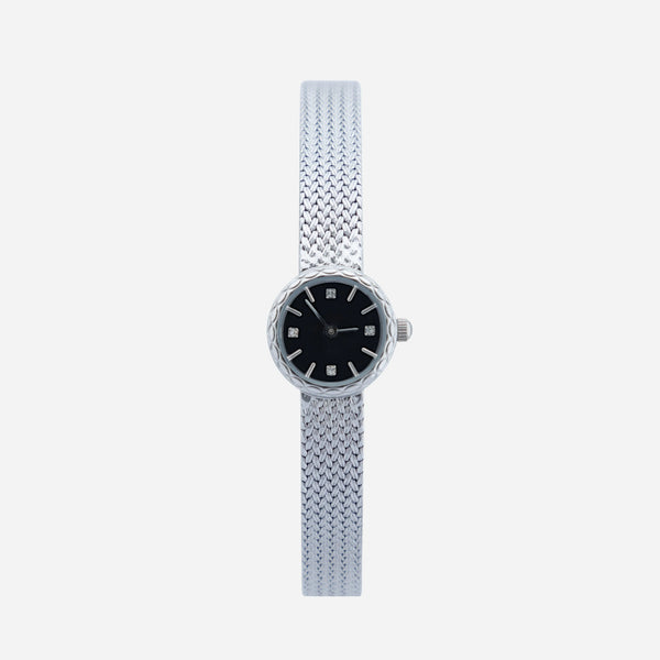 Magdalena – Gold watch with a narrow strap.