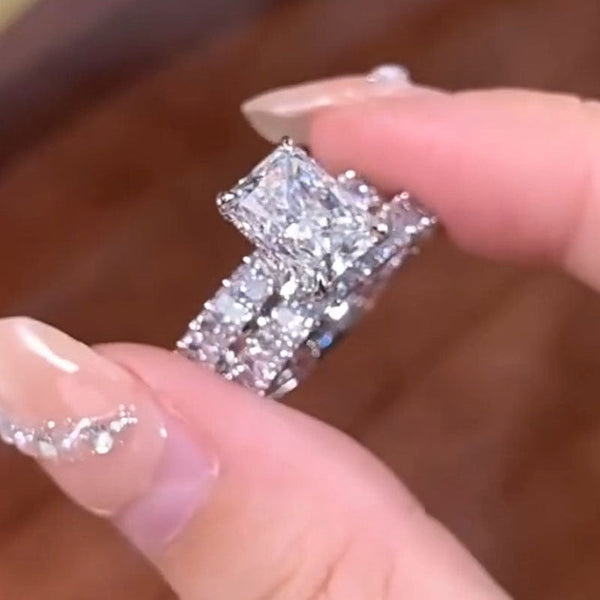 Kateřina – Anillo de diamante con un destacado corte baguette.