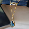 Marisa – Colgante de oro con piedra de zafiro.