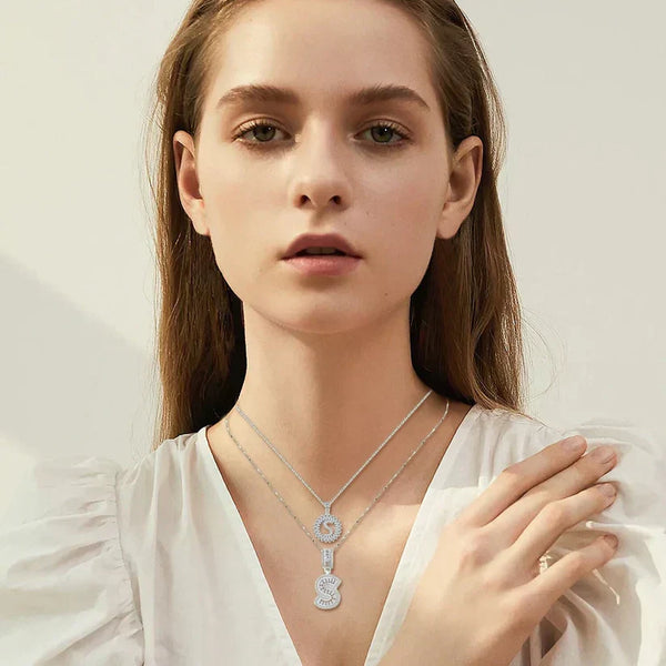 Conjunto de collares con iniciales de moissanita