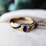 Beatrix – Anillo dorado con doble piedra.