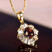 Kristýna – Anillo de rubí en diseño floral.