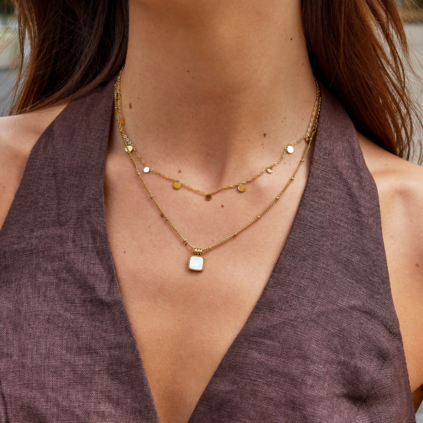 Elisa – Collar dorado con diseño de filigrana.