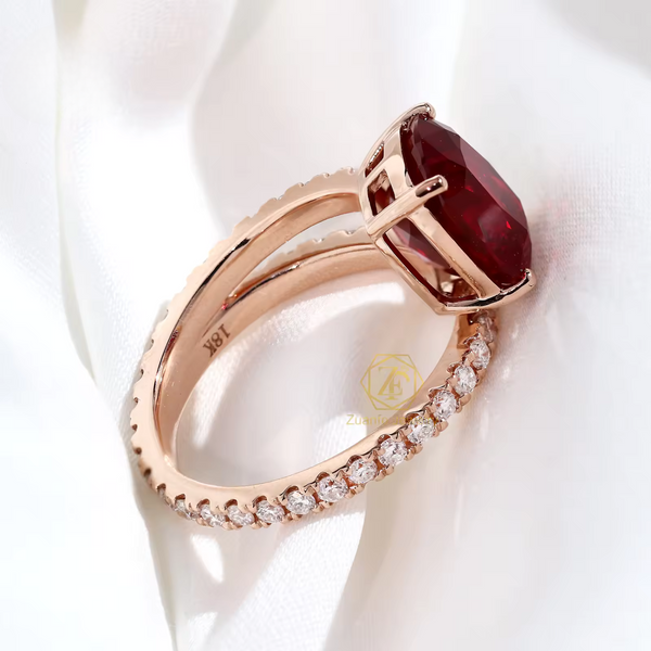 Ulla – Anillo de rubí con marco dorado