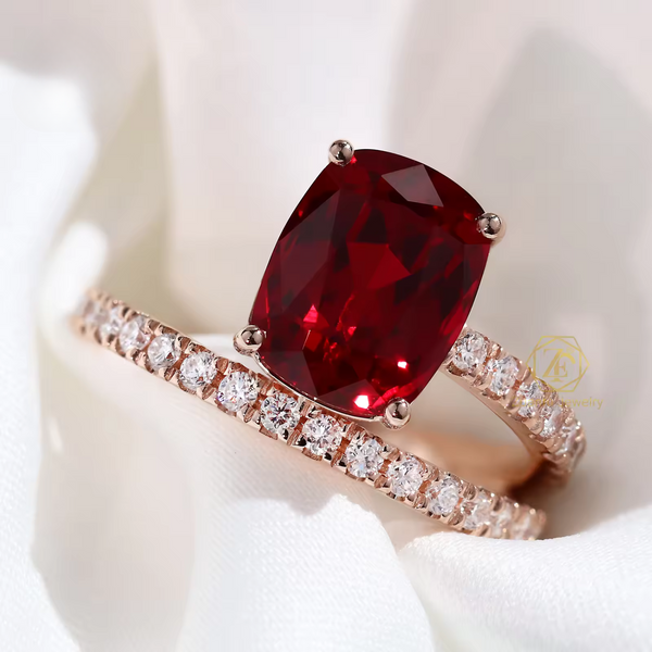 Ulla – Anillo de rubí con marco dorado