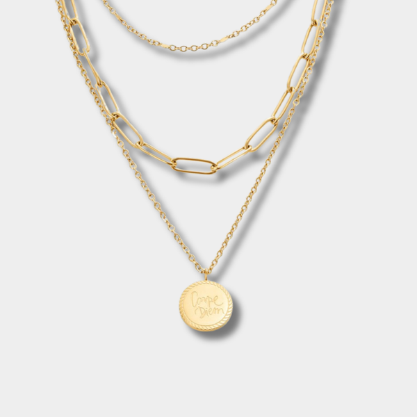 Lea – Collar de múltiples capas en oro suave con líneas elegantes.