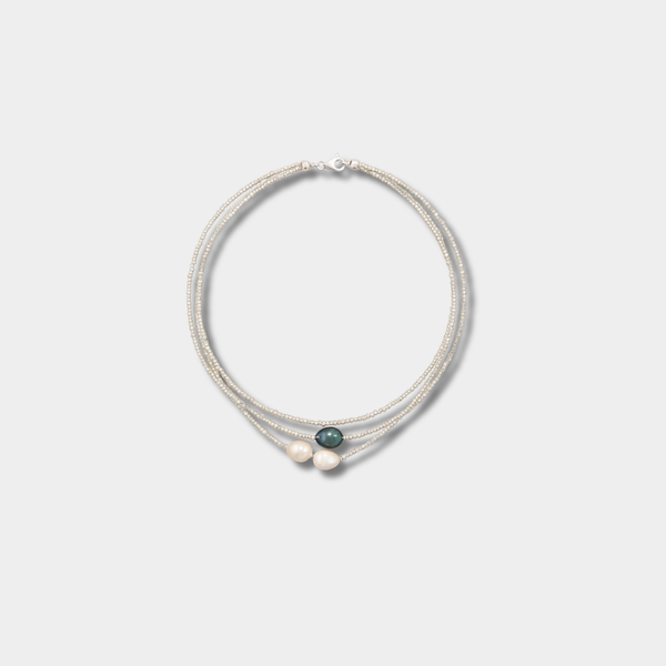 Helene – A delicate multi-strand pearl necklace with harmonious natural tones.