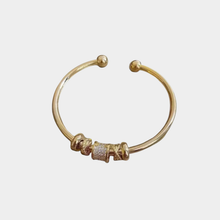 Nina - Pulsera ajustable con charms de oro