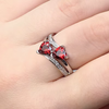 Johana – Anillo de rubí suave con corazoncito.