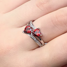 Johana – Anillo de rubí suave con corazoncito.