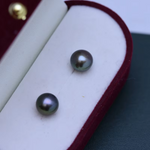 Frieda – Pendientes de oro con perlas y forma clara.