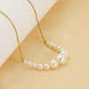 Anneliese – Pendientes de exhibición con líneas doradas y perlas.