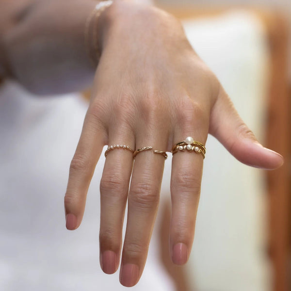 Helena – Anillo dorado con perlas.