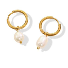 Greta-Marie – Pendientes de oro con perlas colgantes.