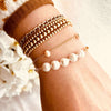 Leonie – Playful pearl ring with a golden accent.
