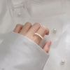 Friederika – Anillo de oro escultórico con detalle de perla.