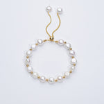 Carina – Pendientes de oro con perlas móviles.