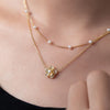 Pavla-Marie – Pendientes de oro con borde de perla.
