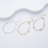 Marlena – Pulsera dorada con acentos de perlas.