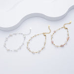 Marlena – Pulsera dorada con acentos de perlas.