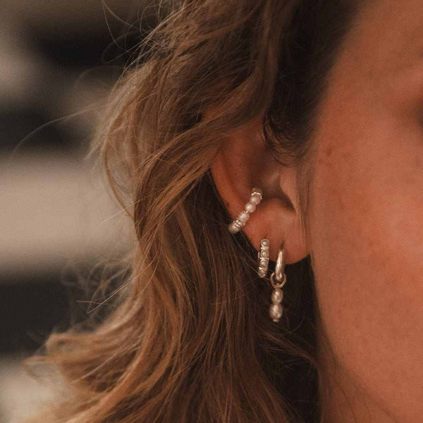 Tereza – Collar de oro con perla colgante.