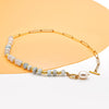 Zoé – Pendientes largos dorados con colgante de perla.