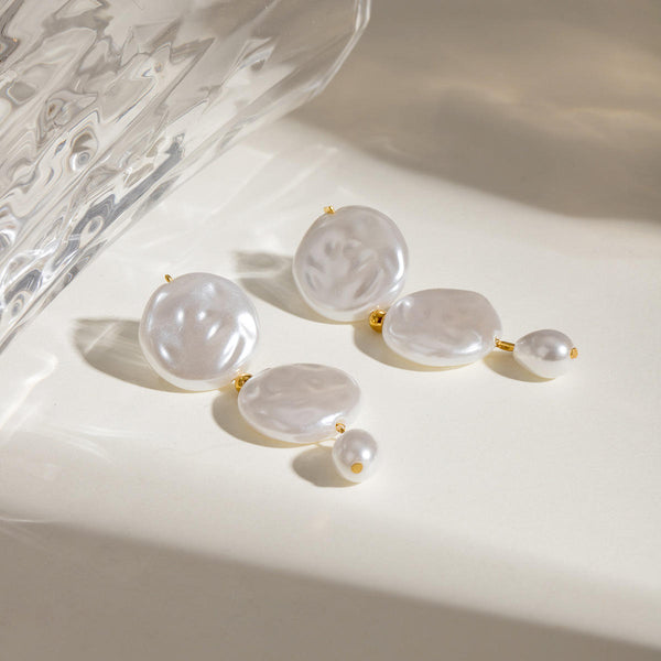 Romina – Pulsera dorada con perlas y eslabones delicados.