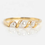 Helena – Anillo dorado con perlas.