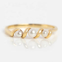 Helena – Anillo dorado con perlas.