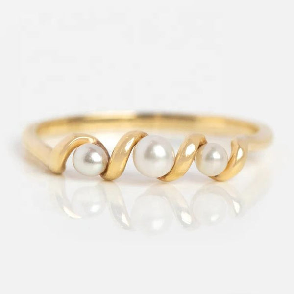 Helena – Anillo dorado con perlas.