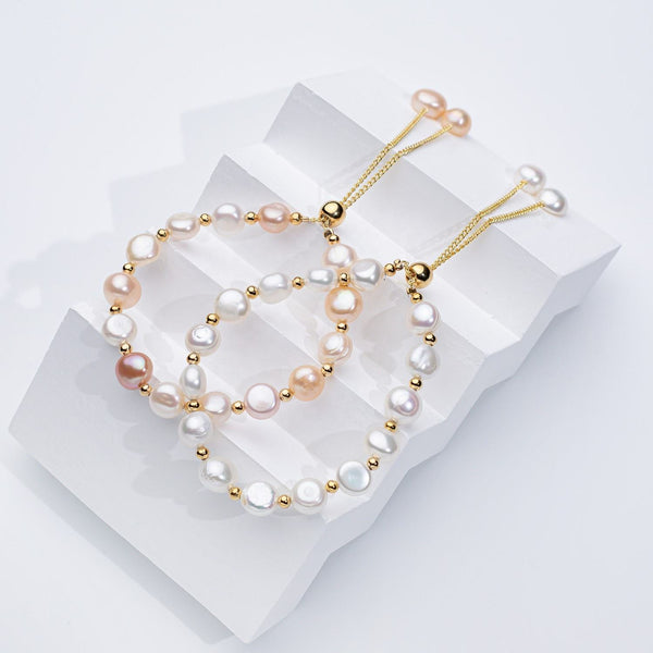 Carina – Pendientes de oro con perlas móviles.