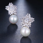 Selina – Pulsera de perlas con colgante dorado.