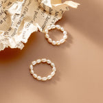 Friederika – Anillo de oro escultórico con detalle de perla.